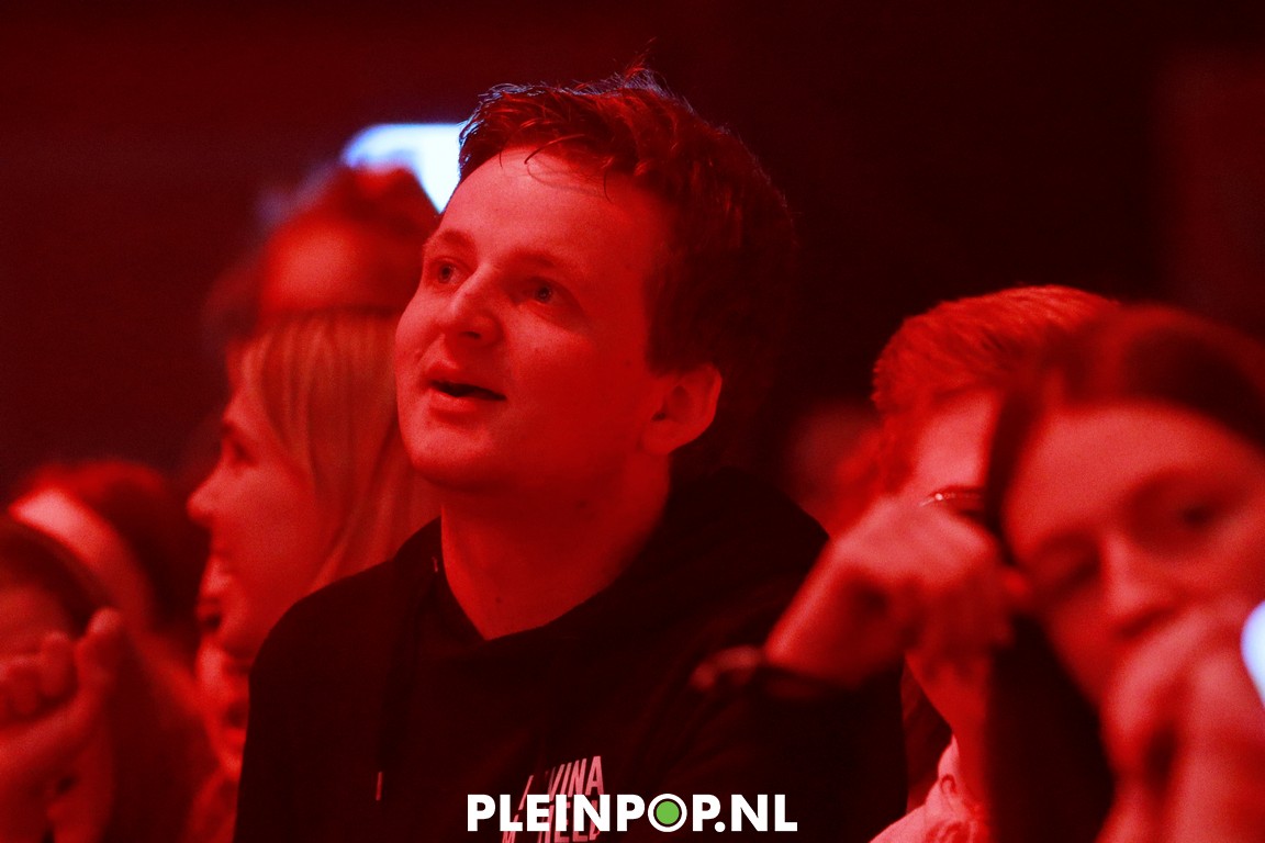 V R I J D A G     (4)